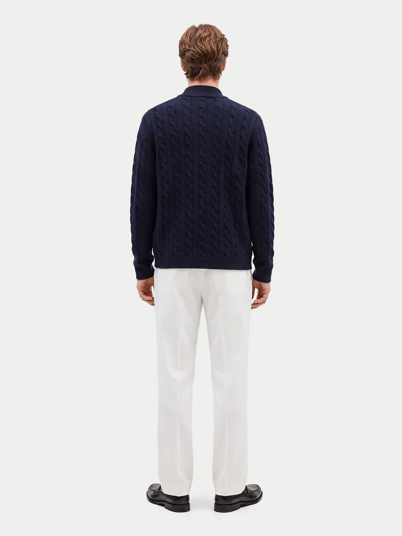 Kaschmir-Strickjacke mit Zopfmuster und hohem Kragen