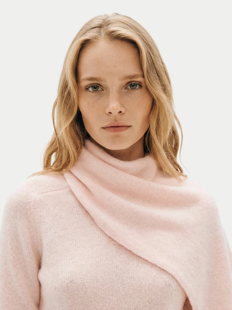 Kaschmirpullover mit drapiertem Schal
