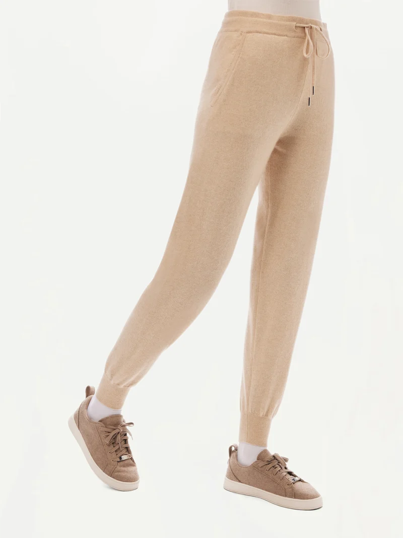 Naturfarbene Kaschmir-Joggingshose mit Bündchen
