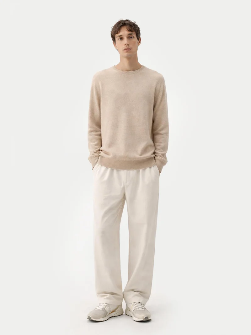 Naturfarbener Basic Kaschmirpullover mit R-Ausschnitt