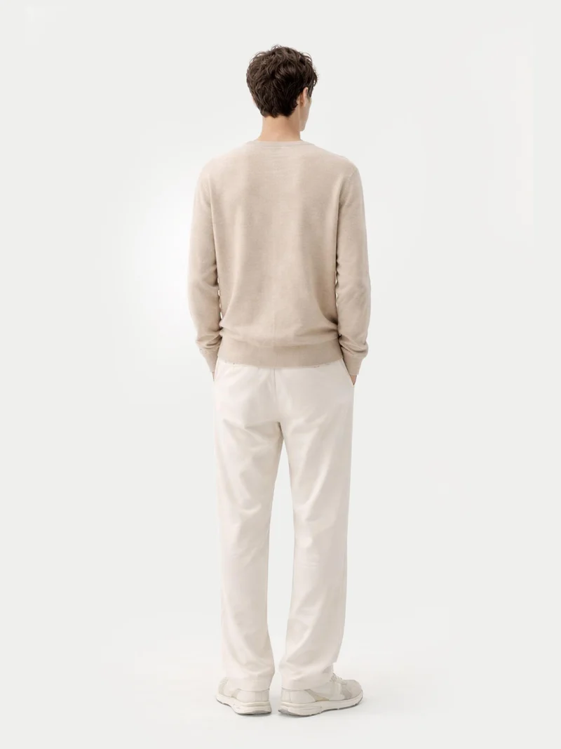 Naturfarbener Basic Kaschmirpullover mit R-Ausschnitt