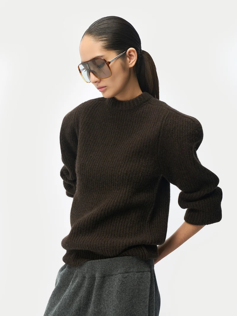 Kaschmir-Pullover mit skulpturalen Schultern