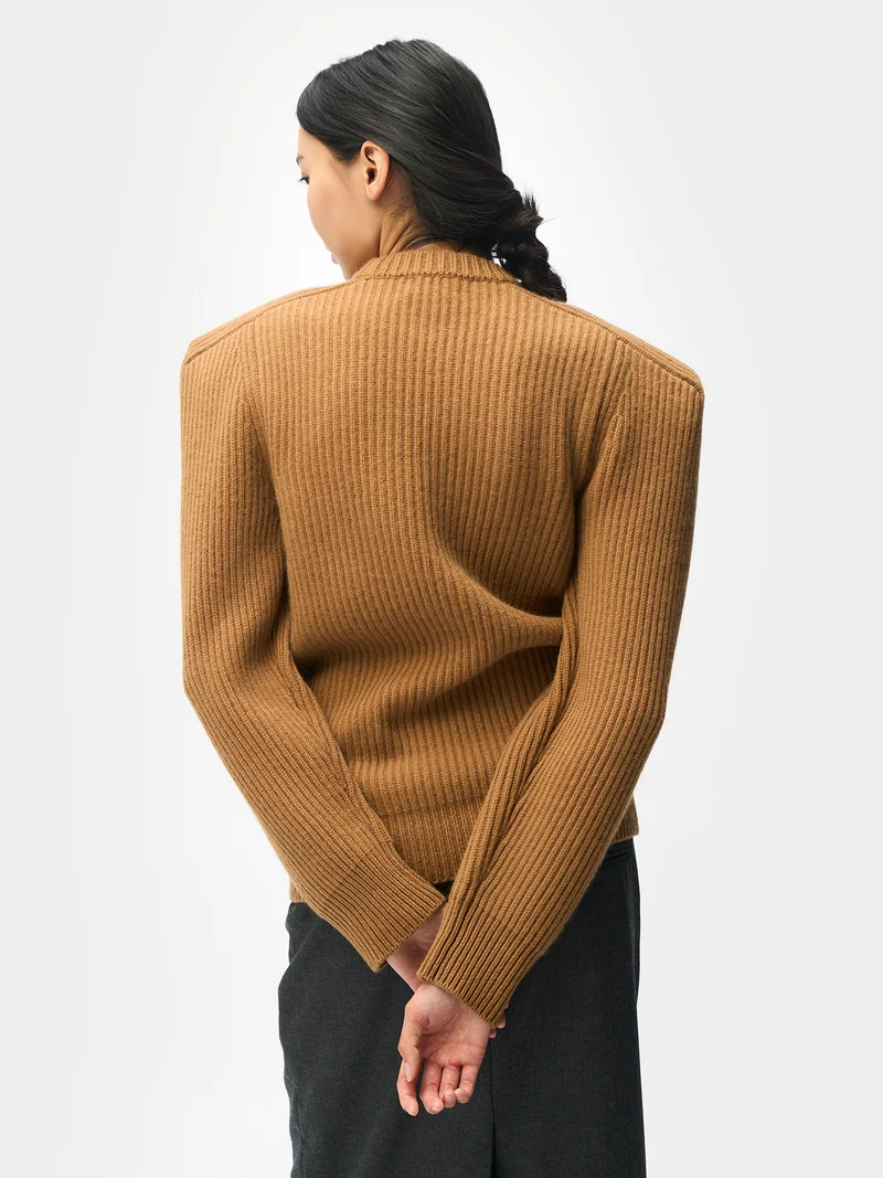 Kaschmir-Pullover mit skulpturalen Schultern