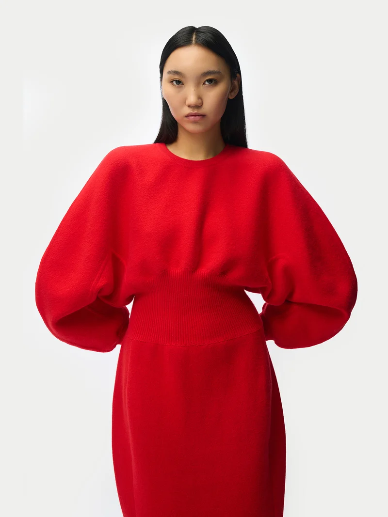 Kaschmir-Kleid mit skulpturaler Silhouette