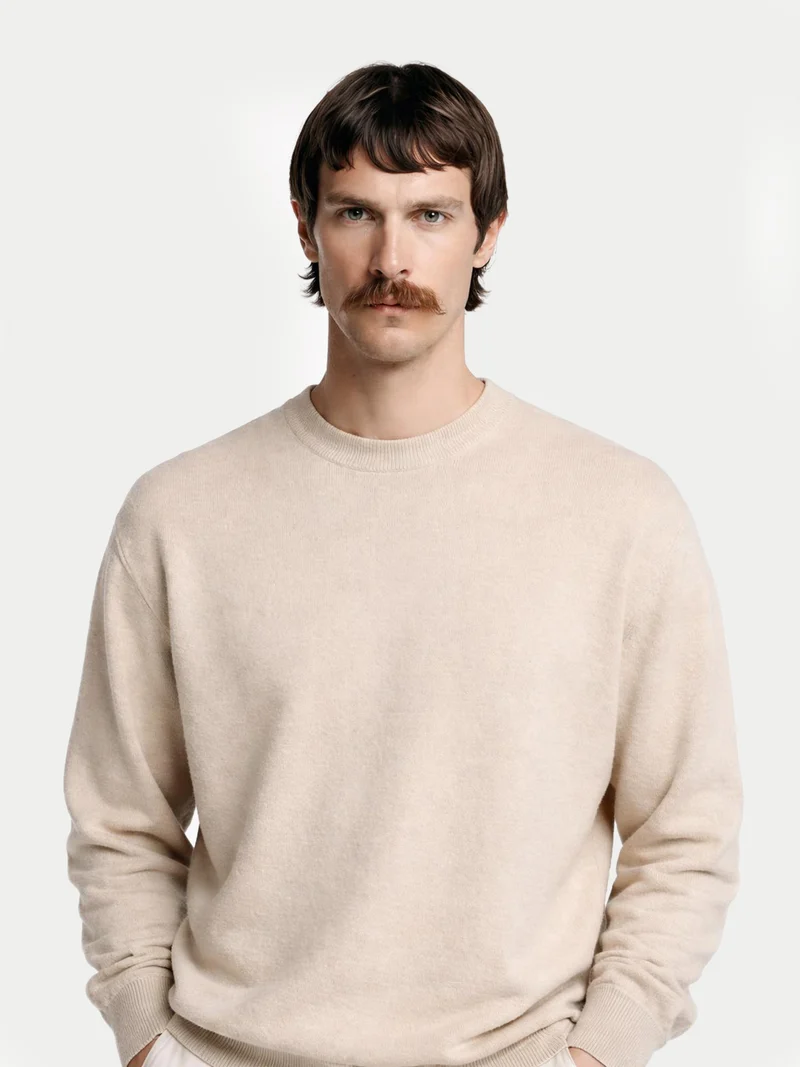 Naturfarbener Basic Kaschmirpullover mit R-Ausschnitt