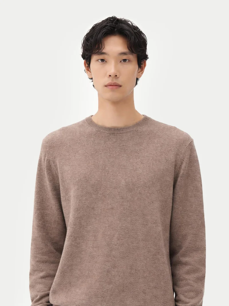 Naturfarbener Basic Kaschmirpullover mit R-Ausschnitt