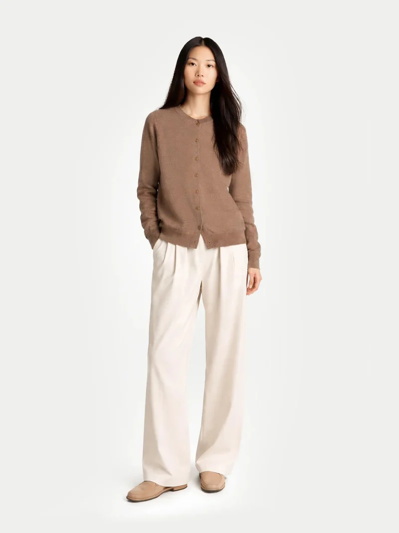 Naturfarbene Basic R-Ausschnitt Kaschmirstrickjacke