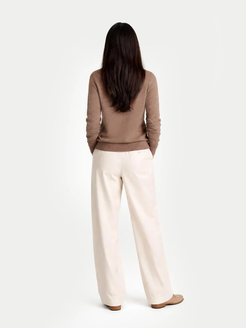 Naturfarbene Basic R-Ausschnitt Kaschmirstrickjacke