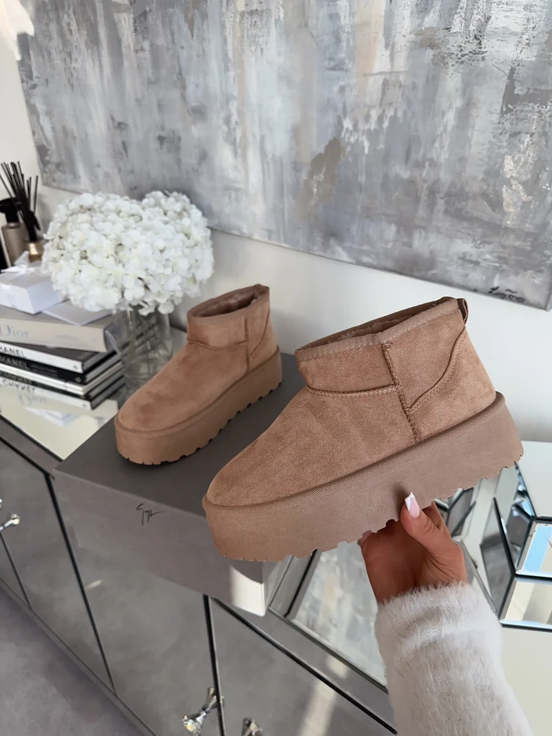Gefütterte Plateau Boots Nina Camel