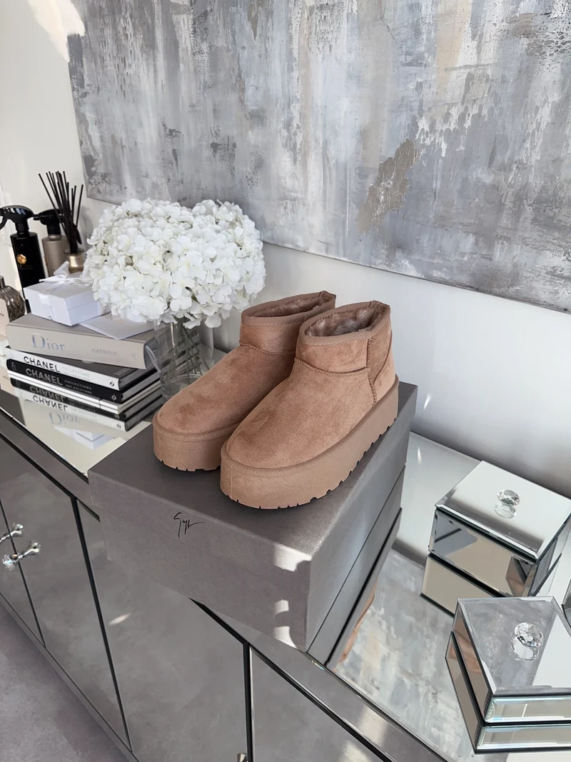 Gefütterte Plateau Boots Nina Camel