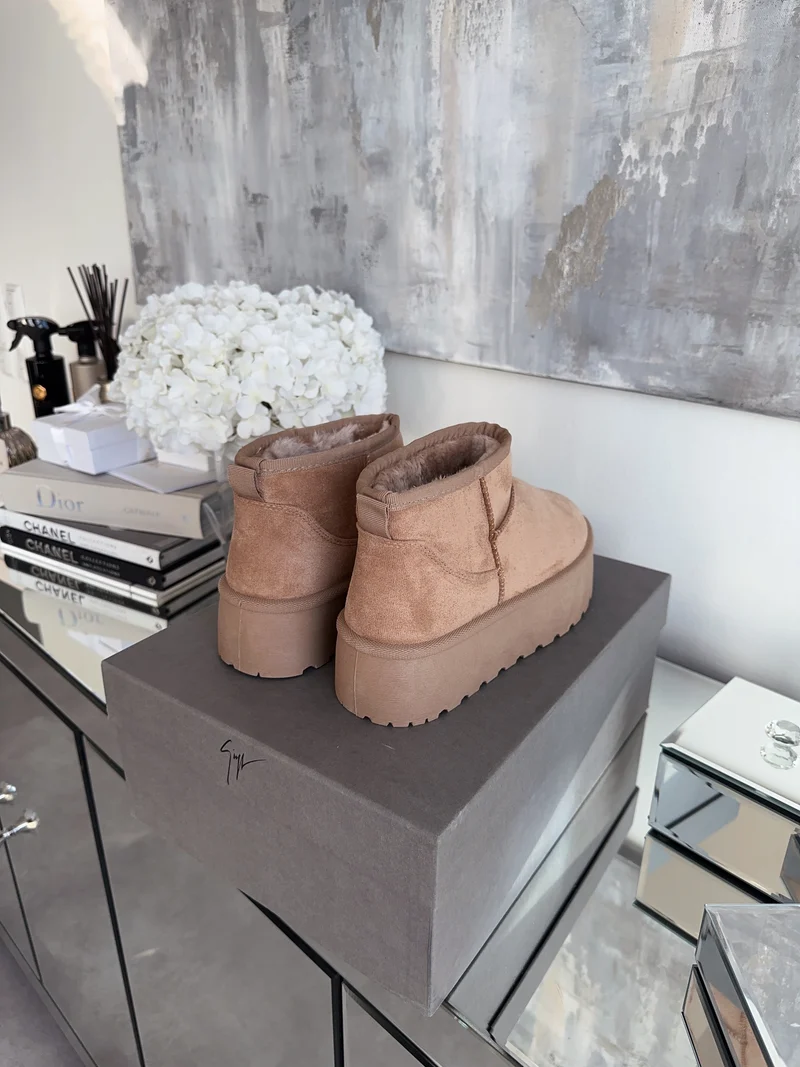 Gefütterte Plateau Boots Nina Camel