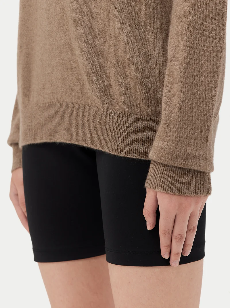 Naturfarbener Basic R-Ausschnitt Kaschmirpullover