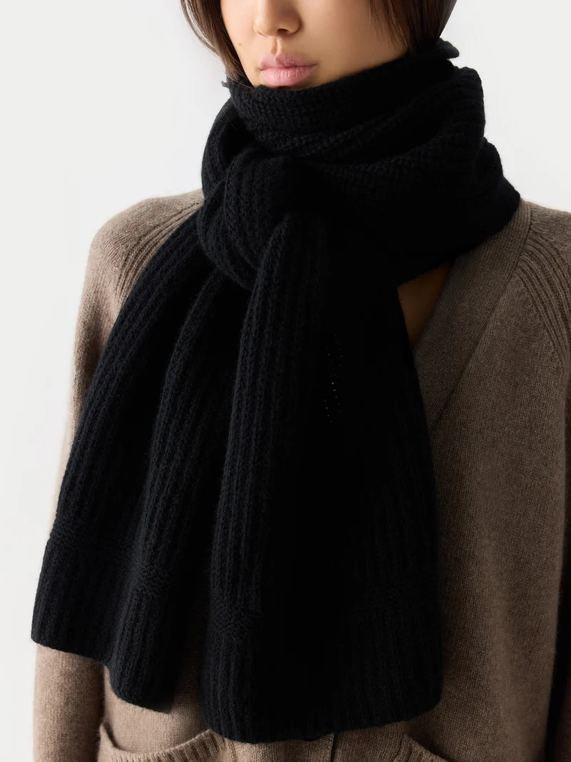 Breitgerippter Strickschal