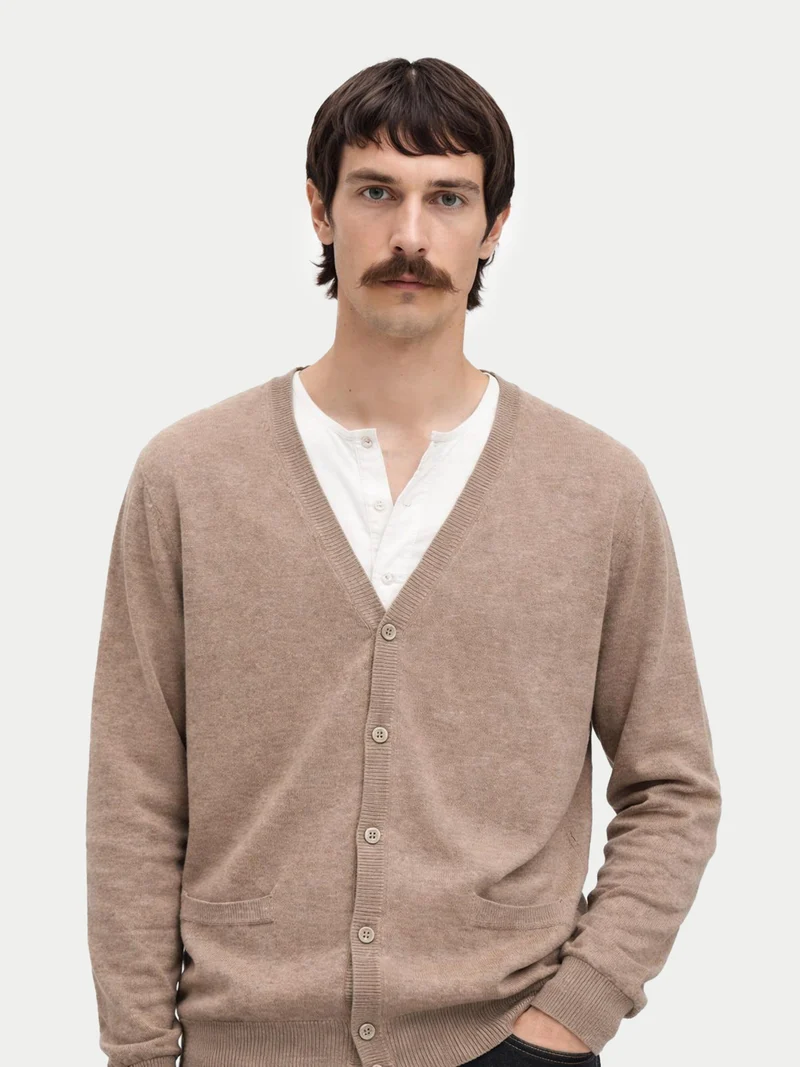 Naturfarbene V-Ausschnitt Kaschmir Strickjacke mit Knöpfen