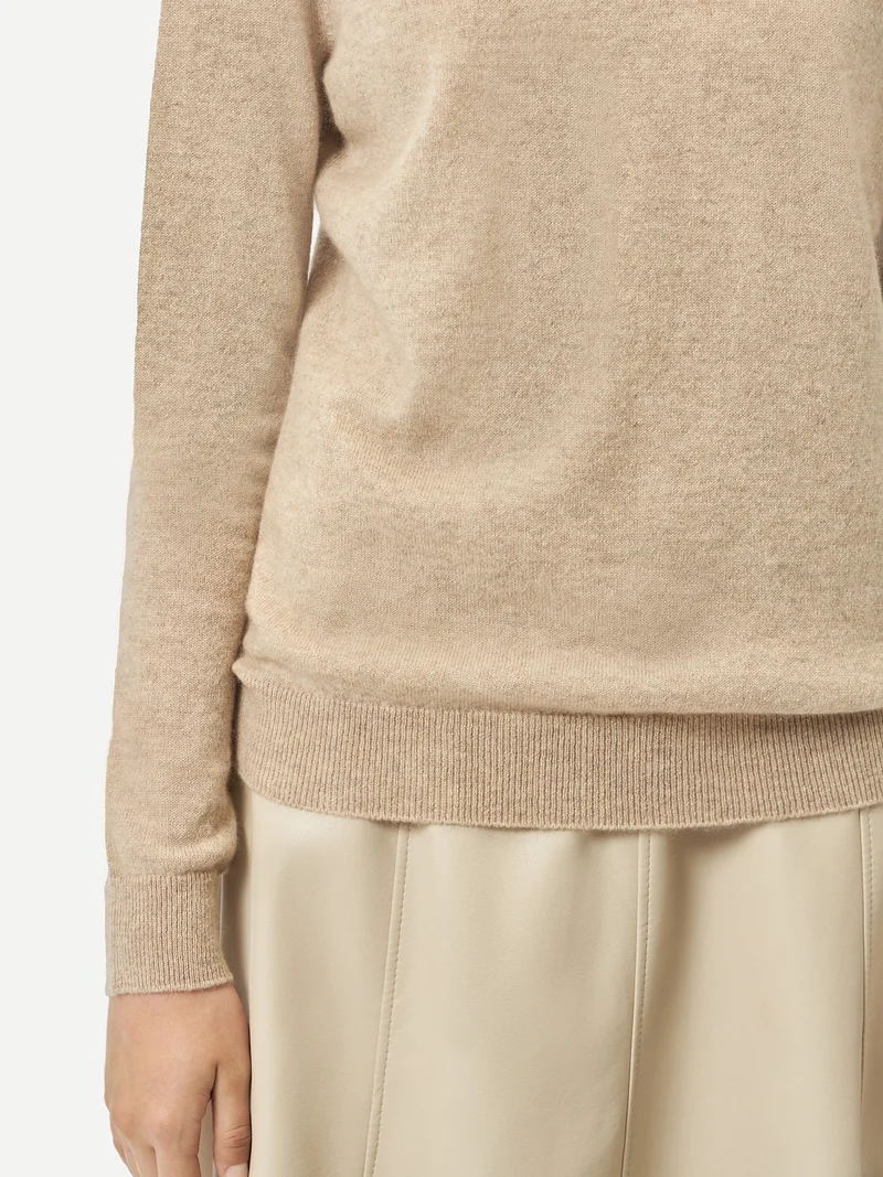 Naturfarbener Basic Stehkragenpullover aus Kaschmir