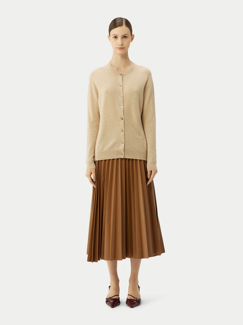Naturfarbene R-Ausschnitt Kaschmirstrickjacke