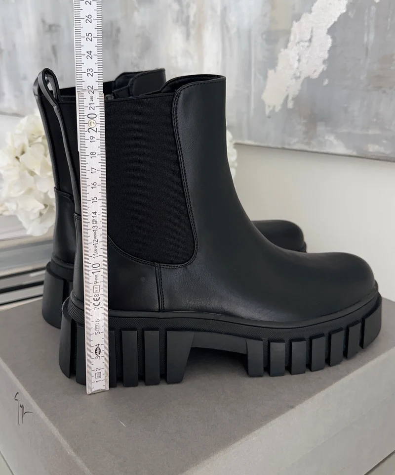 Boots Rena Schwarz
