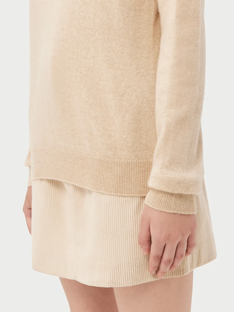 Naturfarbener Basic R-Ausschnitt Kaschmirpullover