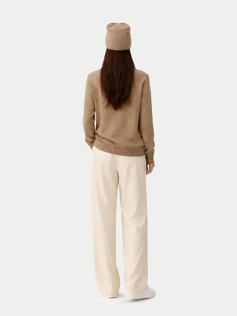 Naturfarbenes Kaschmir-Set aus Pullover und Mütze