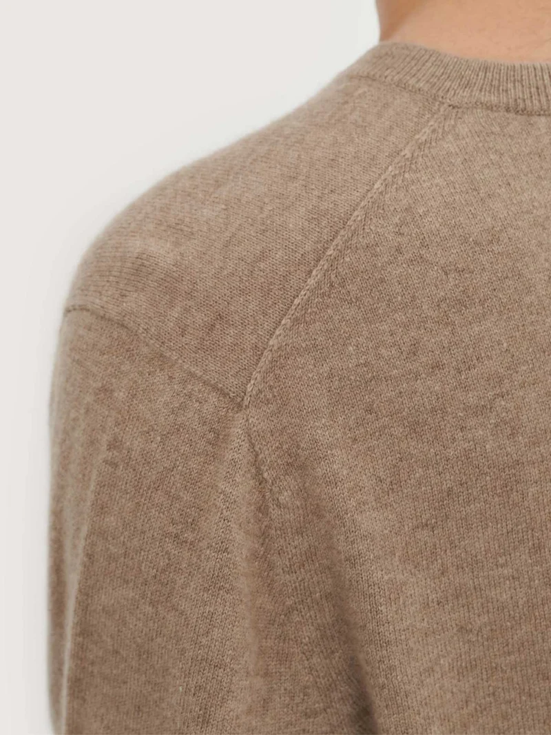 Naturfarbener Basic Kaschmirpullover mit V-Ausschnitt