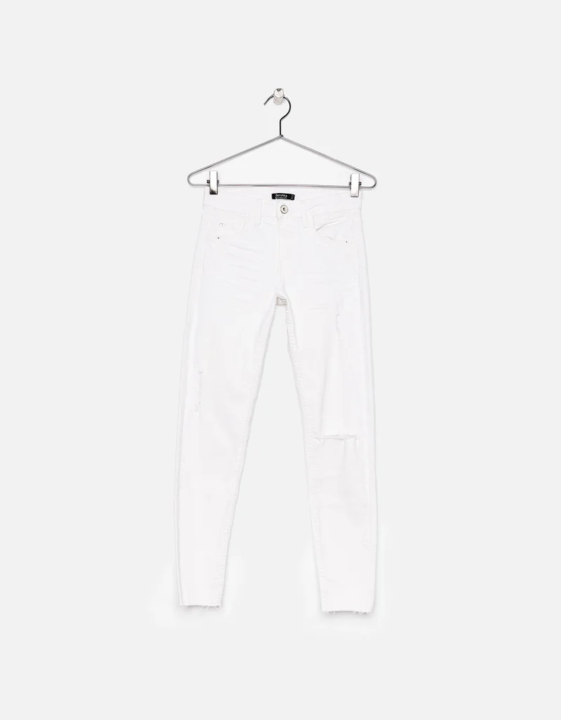 Low waist ripped jeans
