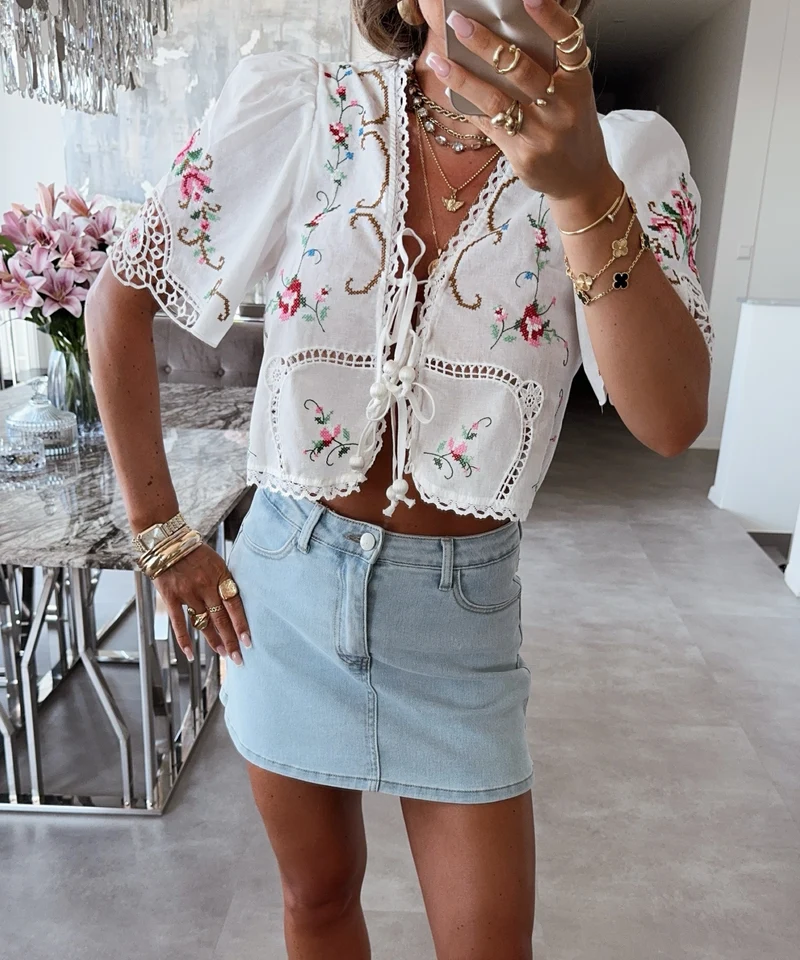 Bluse Lilou mit Stickerei Weiß