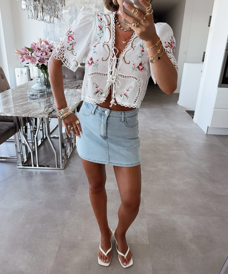 Bluse Lilou mit Stickerei Weiß