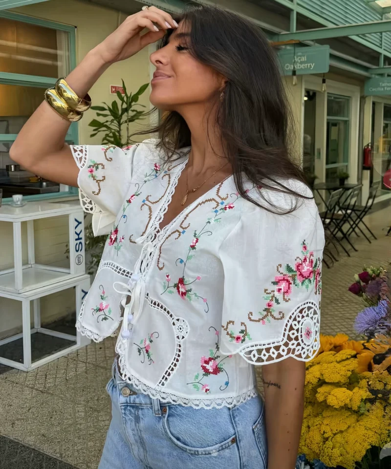 Bluse Lilou mit Stickerei Weiß