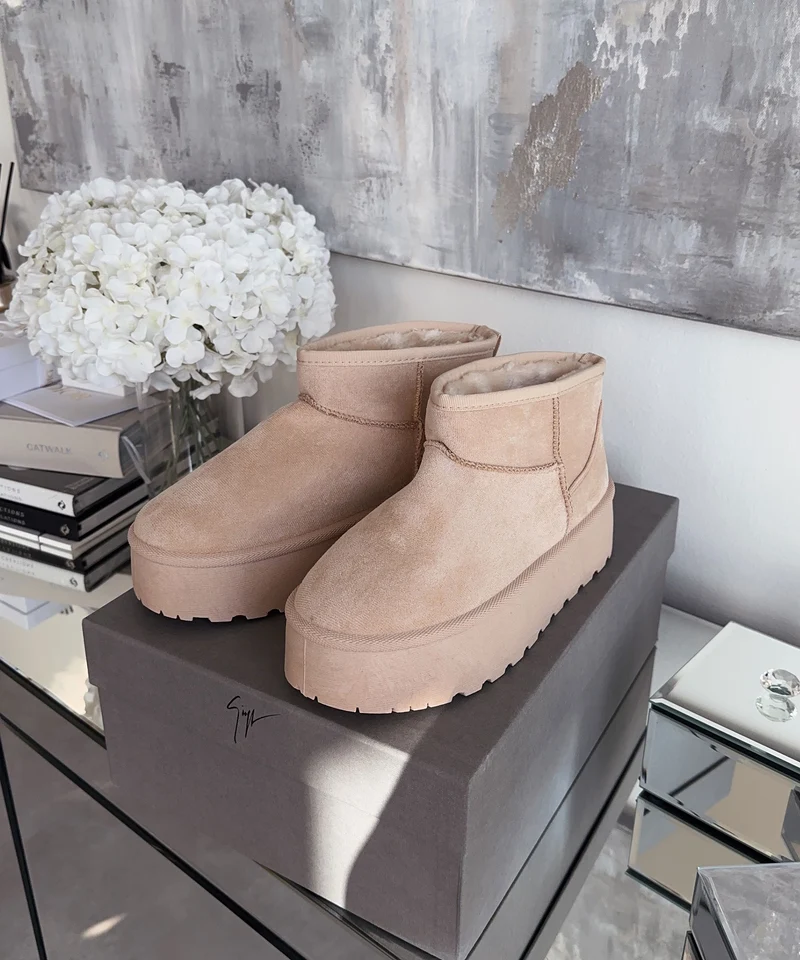 Gefütterte Plateau Boots Nina Beige