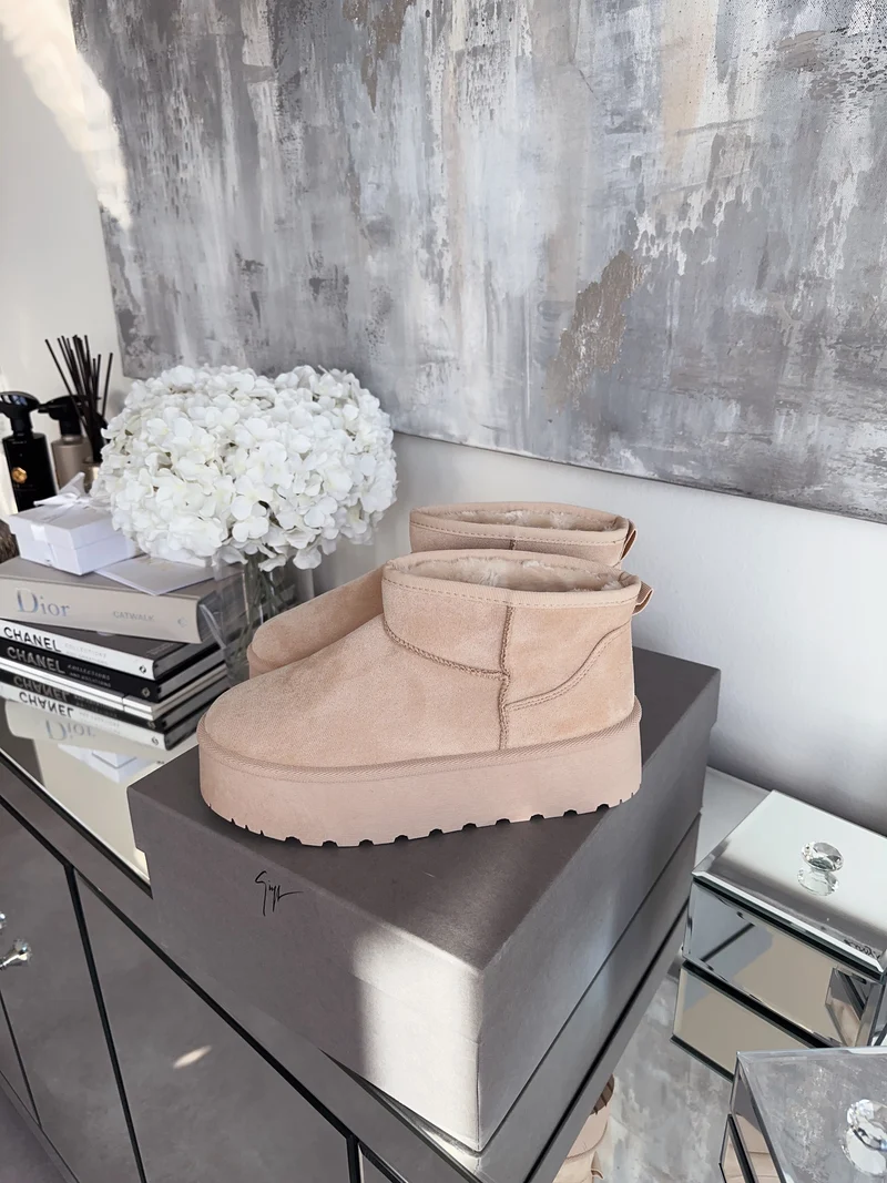 Gefütterte Plateau Boots Nina Beige