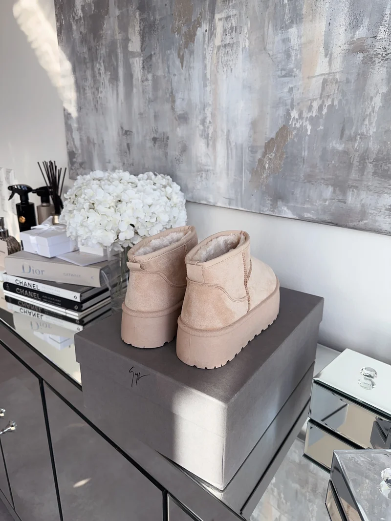 Gefütterte Plateau Boots Nina Beige