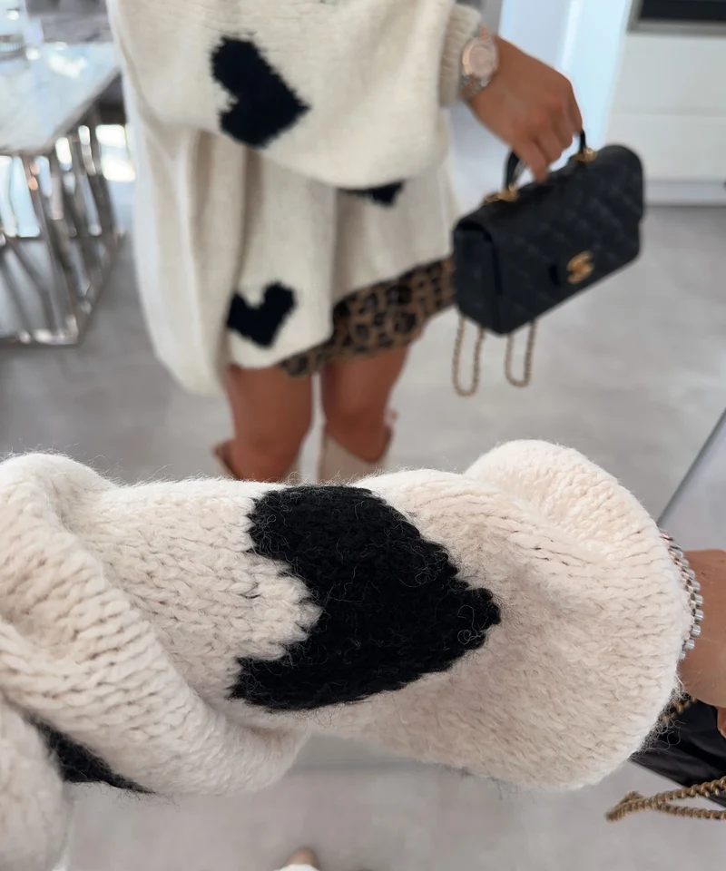 Oversize Pullover Nata Herz Beige Schwarz